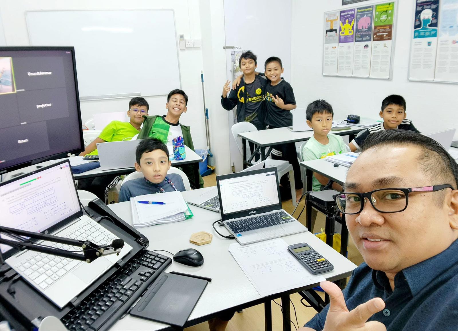 Salik Tuition classroom moment 1