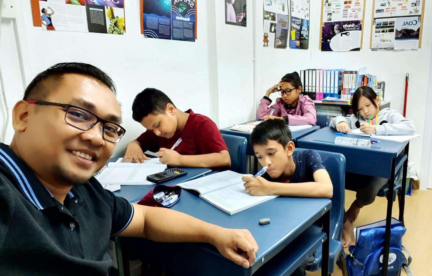 Salik Tuition classroom moment 9