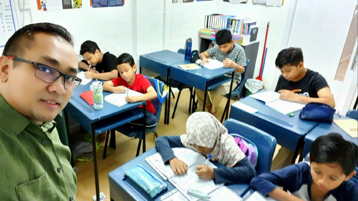 Salik Tuition classroom moment 11
